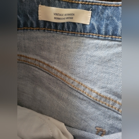 Universal Threads Women's Vintage Bermuda Frayed Hem Denim Shorts Size 10 - Picture 4 of 4